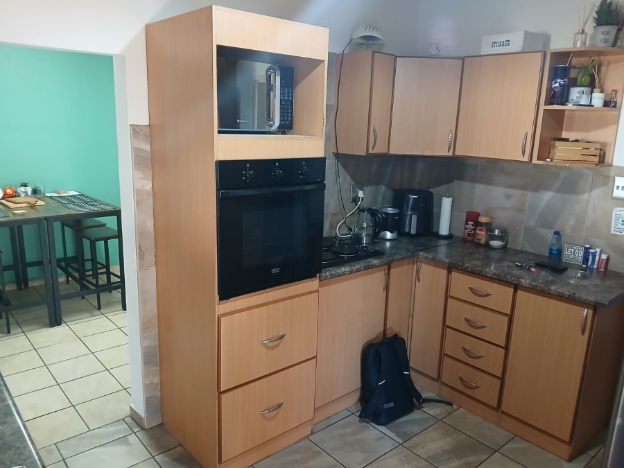 3 Bedroom Property for Sale in Geelhoutpark North West